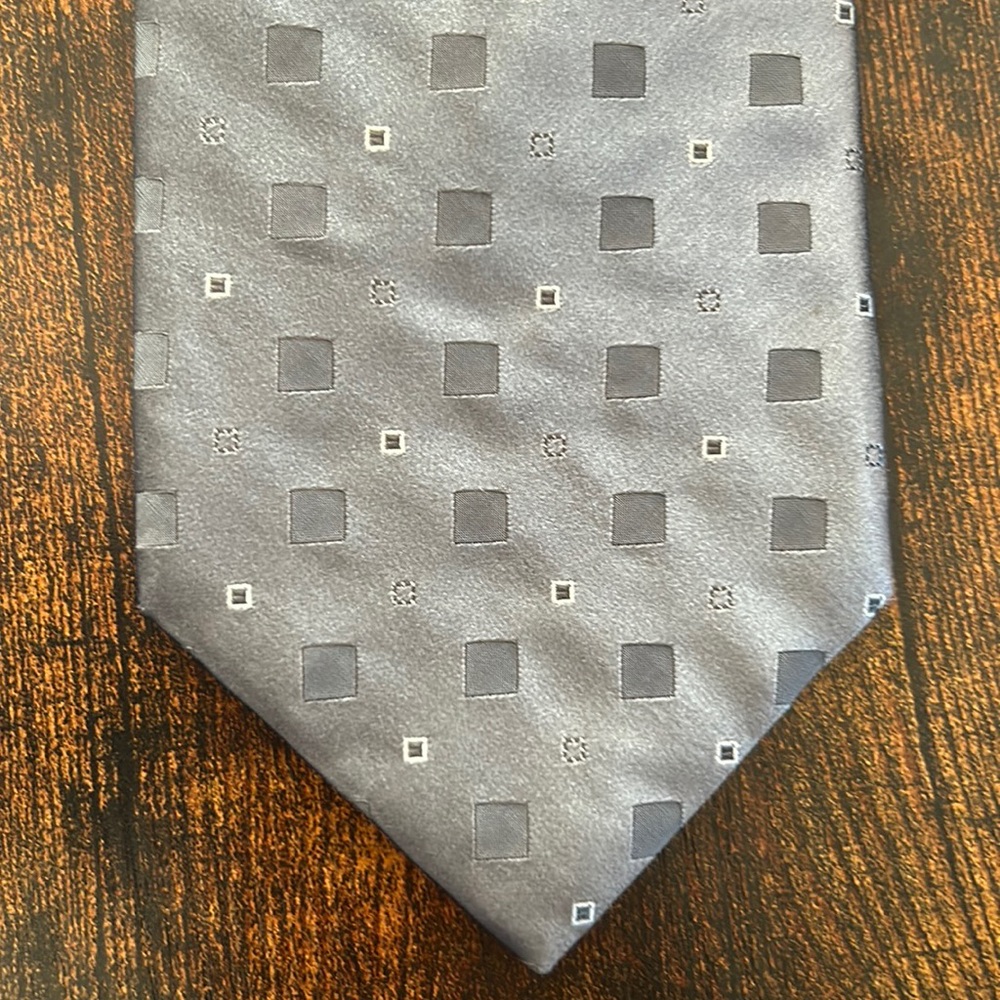DKNY men’s necktie